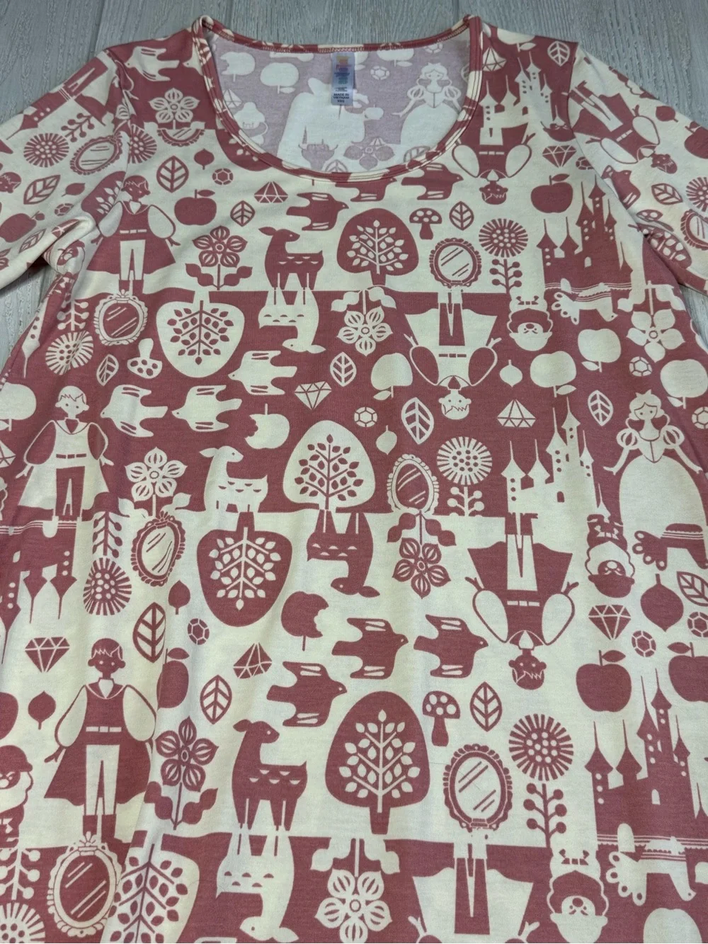 NWT DISNEY Snow White theme tunic top